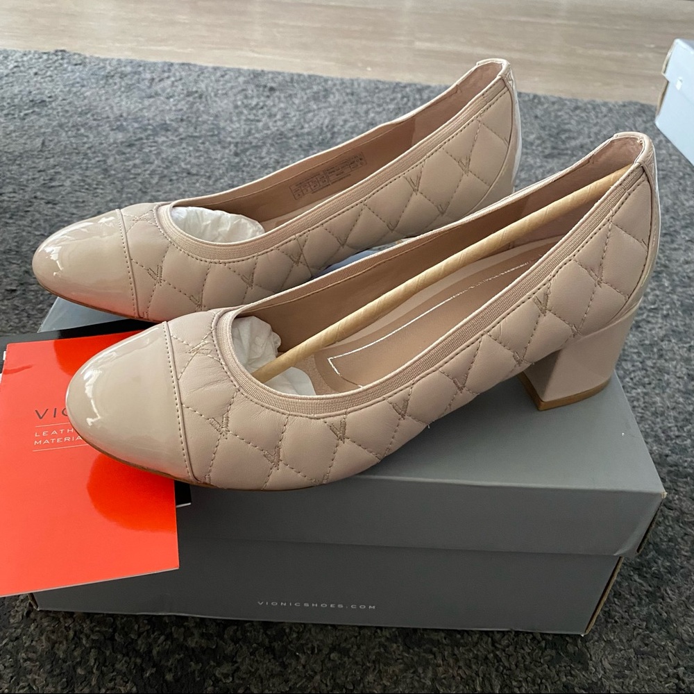Vionic Olympia Ruby quited Nude Pumps